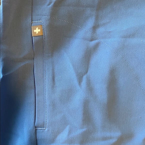 NWT Figs Rafaela Top - Picture 3 of 6